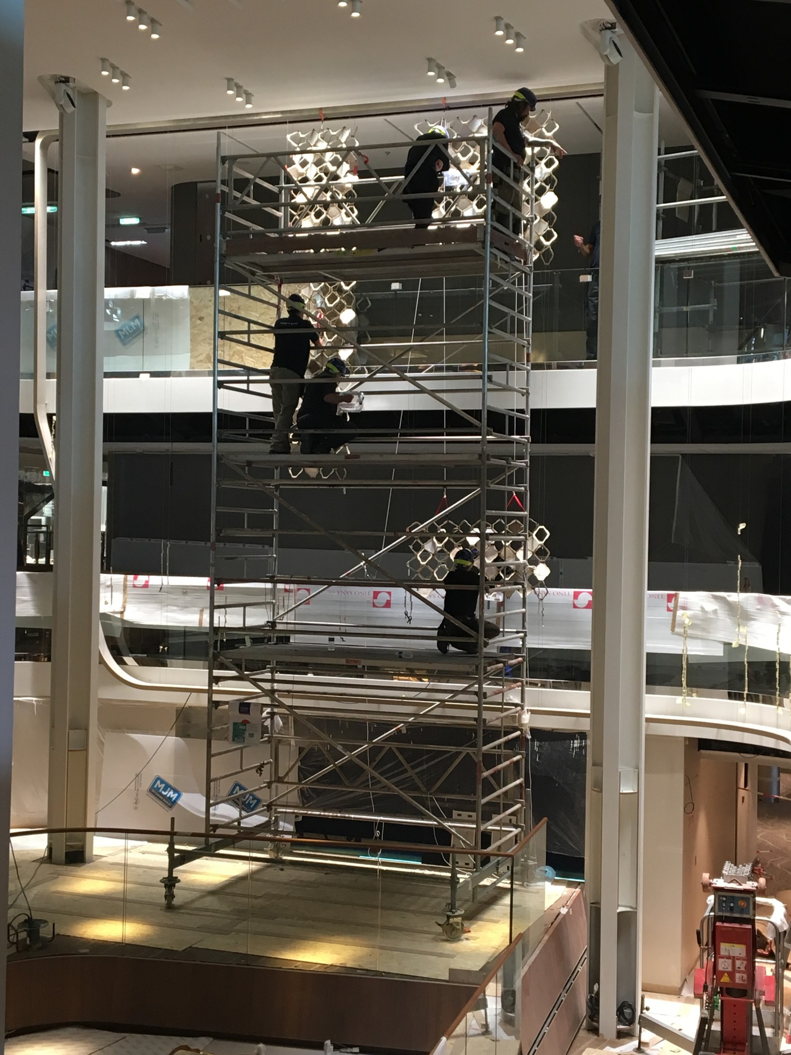 Objets Extraordinaires -  Maison Van Cleef & Arpels - Ⓒ Jouin Manku