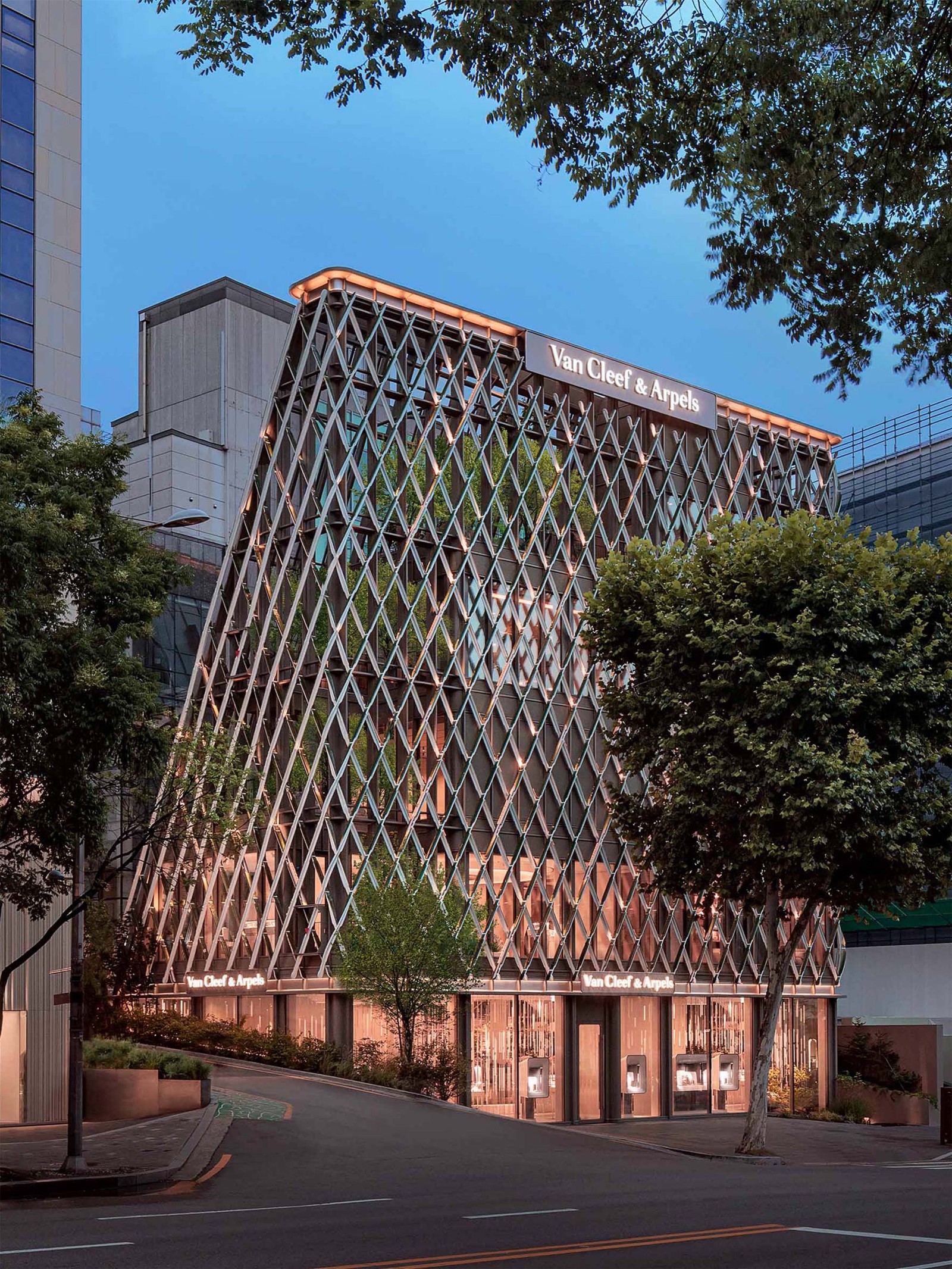 Van Cleef & Arpels Seoul Maison - Studio Jouin Manku ©Yongjoon Choi