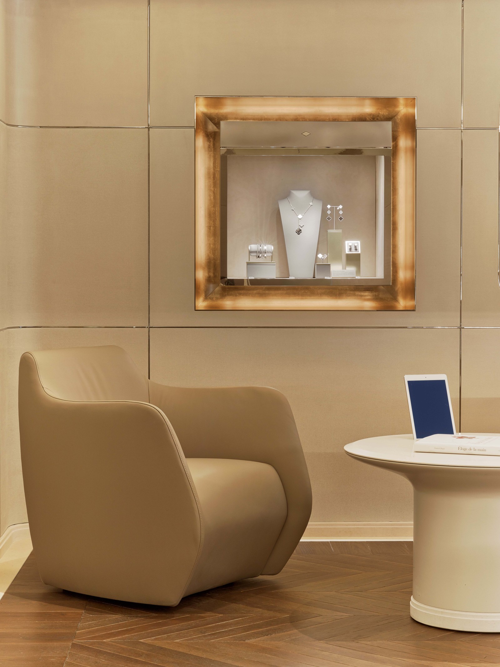 Van Cleef & Arpels, 20 Place Vendôme - Studio Jouin Manku © Eric Laignel