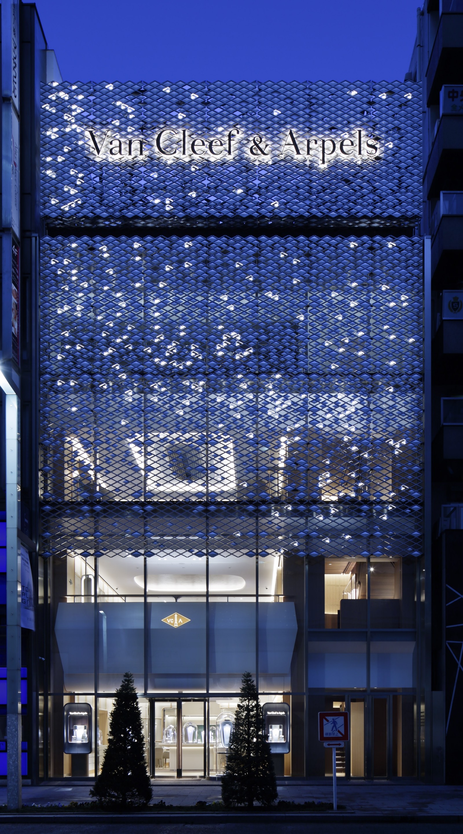 Van Cleef & Arpels - Ginza - Jouin Manku © Nacasa and Partners