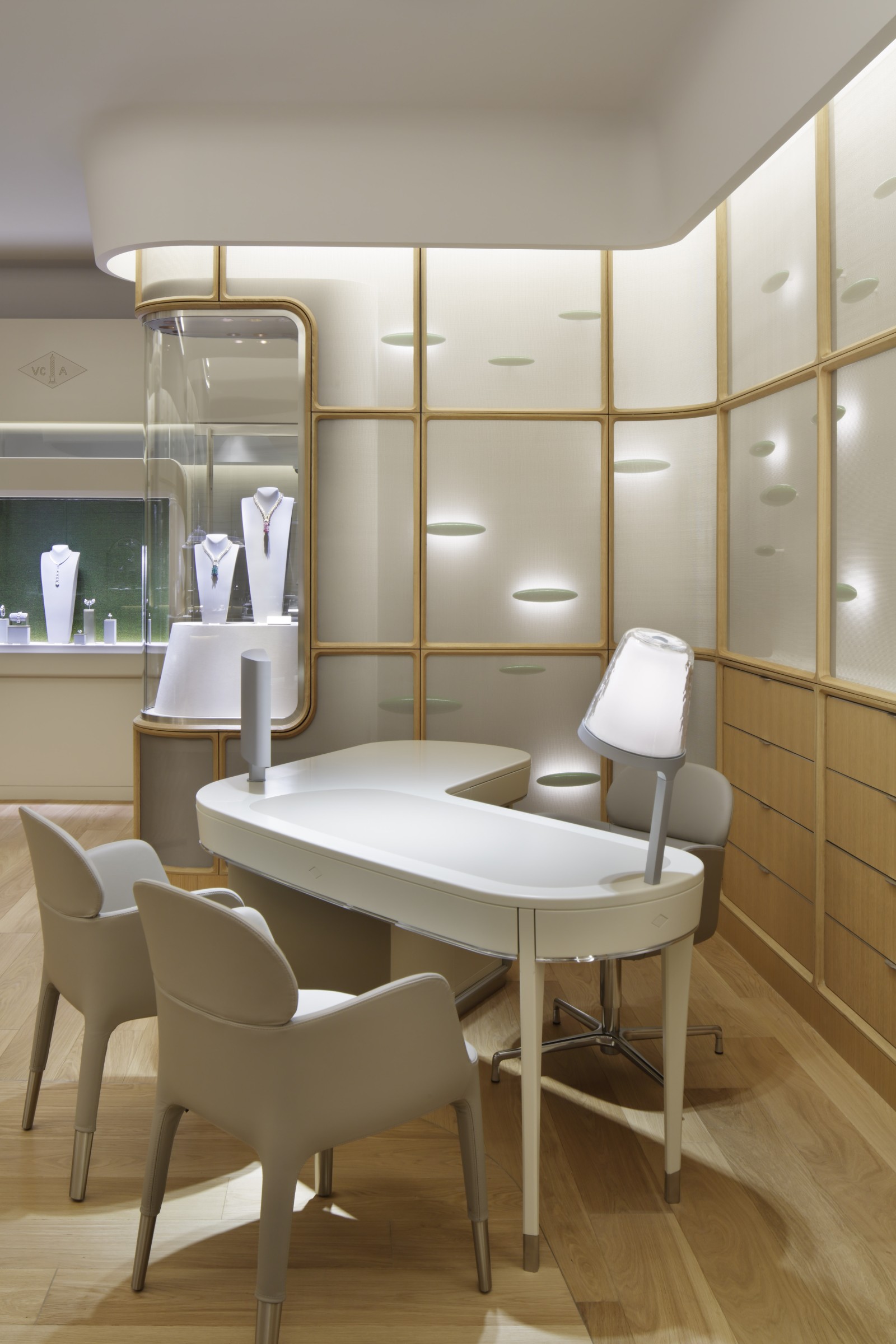 Van Cleef & Arpels - Ginza - Jouin Manku © Nacasa and Partners