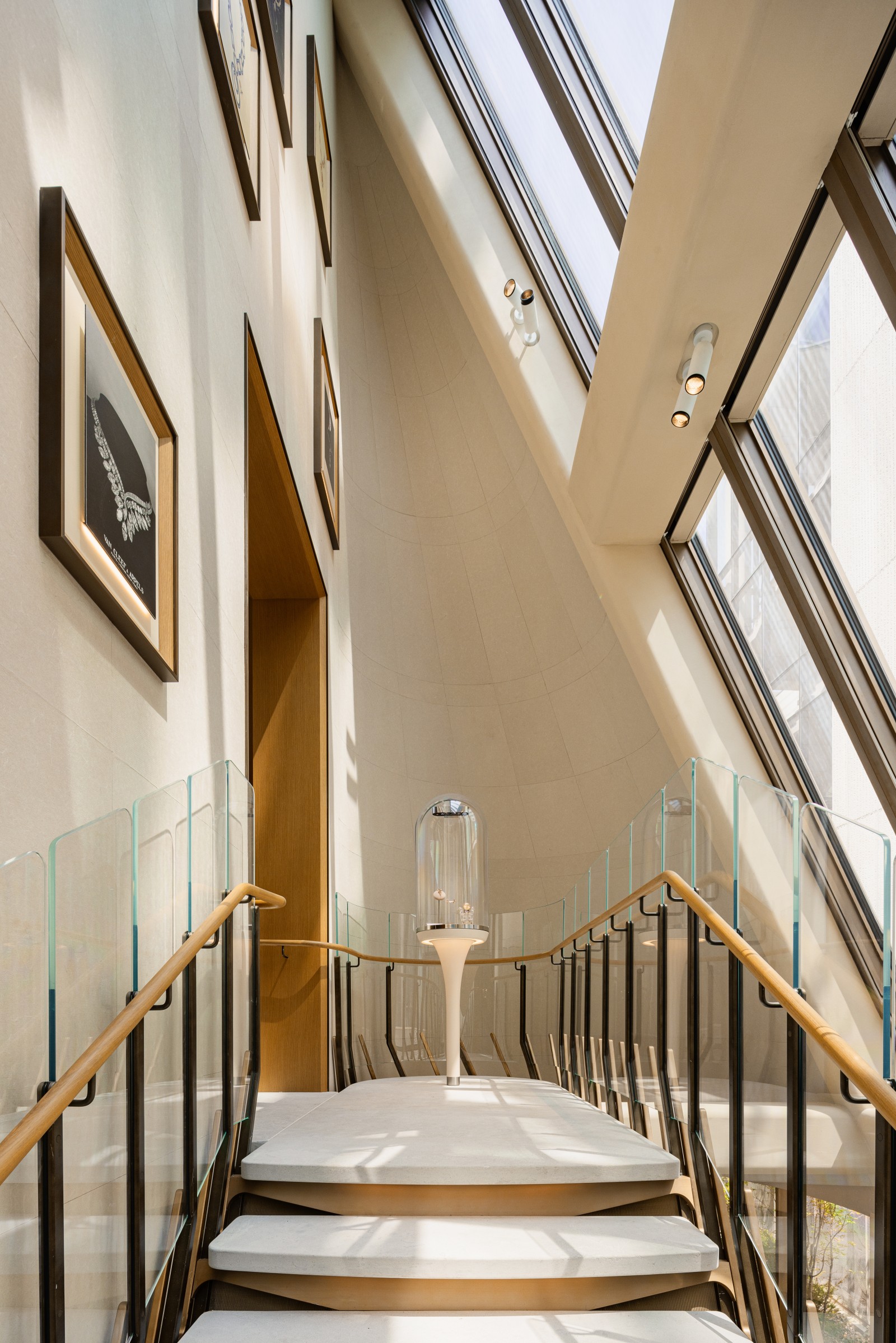 Van Cleef & Arpels Seoul Maison - Jouin Manku ©Yongjoon Choi